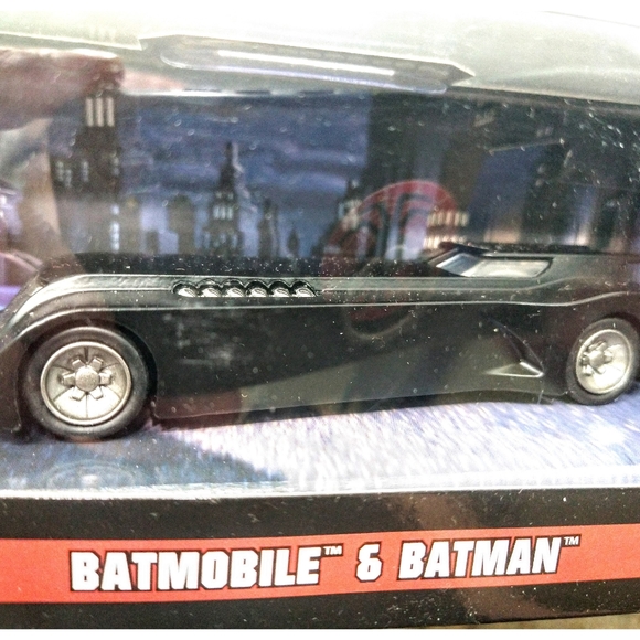 Hollywood Rides 'BATMAN The Animated Series' Batmobile & Batman - 1:32 Scale - Picture 4 of 5